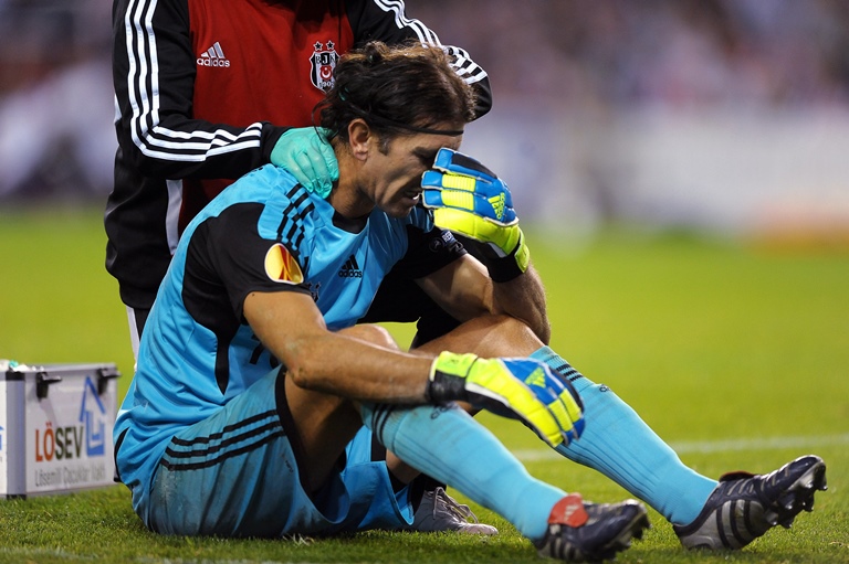 Легендарни турски голман у болници због вируса корона, породица у шоку